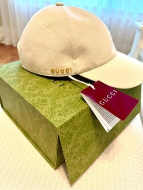 GUCCI❗️FULL SET❗️BNWB❗️Gucci Cream Baseball Cap with Gold Logo Accent